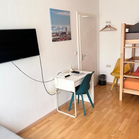 Gemuetliche Privatzimmer Mit Geteiltem Bad, Kueche Und Garten Monachium Zewnętrze zdjęcie
